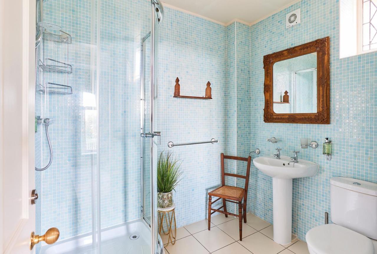 The Spa Chalet Scarborough Hot Tub, Pool, Gym, Beach Location Esterno foto