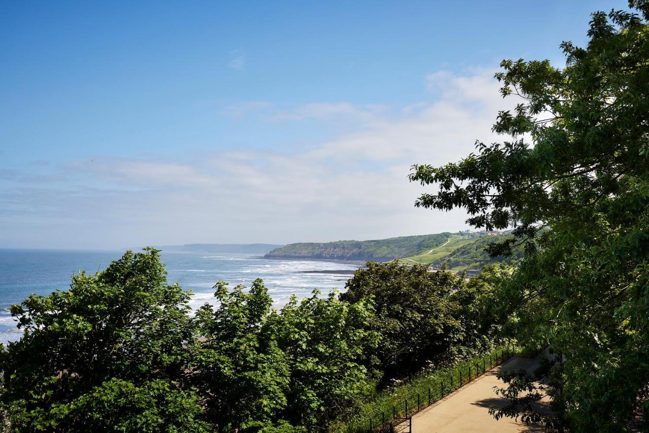 The Spa Chalet Scarborough Hot Tub, Pool, Gym, Beach Location Esterno foto